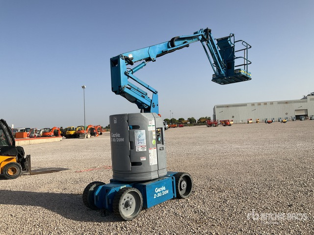 2001 Genie Z30N 2WD Electric Articulating Boom Lift - Articulated boom: picture 2 2001 Genie Z30N 2WD Electric Articulating Boom Lift - Articulated boom: picture 2