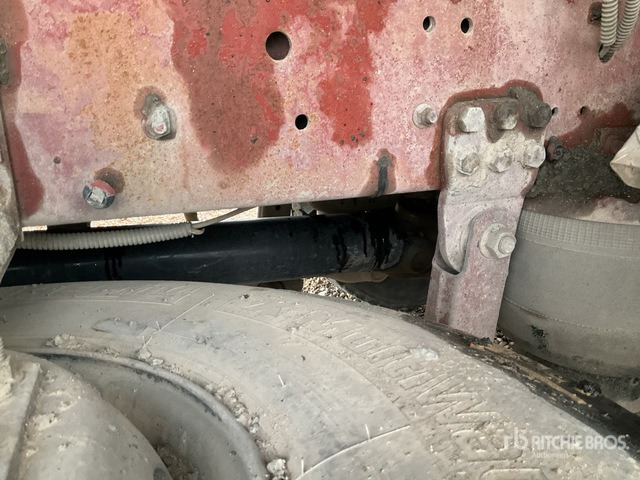 2002 Iveco MH260E31Y 2002 Maquiasfalt CEAG/14-REXN o ... Asphalt Distributor Truck - Asphalt distributor: picture 3 2002 Iveco MH260E31Y 2002 Maquiasfalt CEAG/14-REXN o ... Asphalt Distributor Truck - Asphalt distributor: picture 3