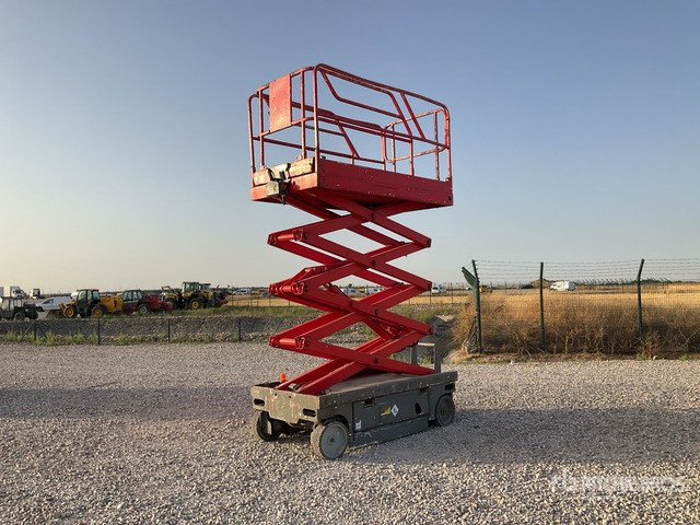 2007 Haulotte Compact 10 Electric (Inoperable) Scissor Lift - Scissor lift: picture 2 2007 Haulotte Compact 10 Electric (Inoperable) Scissor Lift - Scissor lift: picture 2