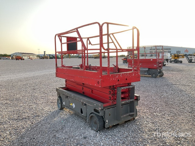 2007 Haulotte Compact 10 Electric (Inoperable) Scissor Lift - Scissor lift: picture 3 2007 Haulotte Compact 10 Electric (Inoperable) Scissor Lift - Scissor lift: picture 3