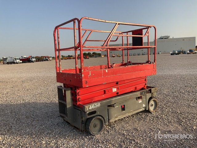 2007 Haulotte Compact 10 Electric (Inoperable) Scissor Lift - Scissor lift: picture 4 2007 Haulotte Compact 10 Electric (Inoperable) Scissor Lift - Scissor lift: picture 4