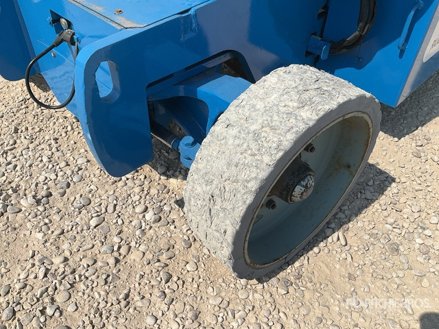 2008 Genie Z40/23N RJ 2WD Electric Articulating Boom Lift - Articulated boom: picture 4 2008 Genie Z40/23N RJ 2WD Electric Articulating Boom Lift - Articulated boom: picture 4