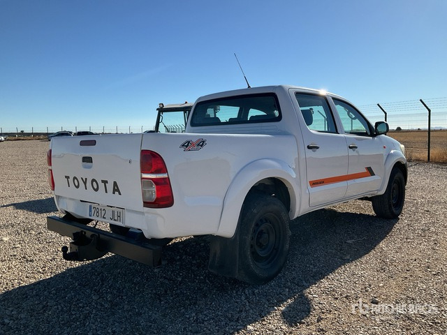 2015 Toyota Hilux 4x4 Crew Cab Pickup - Pickup truck: picture 3 2015 Toyota Hilux 4x4 Crew Cab Pickup - Pickup truck: picture 3