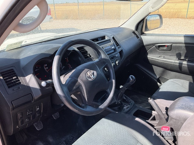 2015 Toyota Hilux 4x4 Crew Cab Pickup - Pickup truck: picture 5 2015 Toyota Hilux 4x4 Crew Cab Pickup - Pickup truck: picture 5