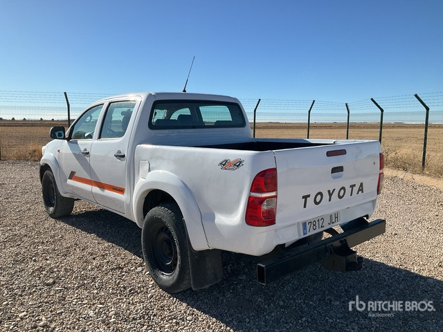 2015 Toyota Hilux 4x4 Crew Cab Pickup - Pickup truck: picture 4 2015 Toyota Hilux 4x4 Crew Cab Pickup - Pickup truck: picture 4