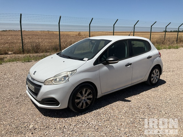 2017 Peugeot 208 1.6 HDi Automobile - Car: picture 2 2017 Peugeot 208 1.6 HDi Automobile - Car: picture 2