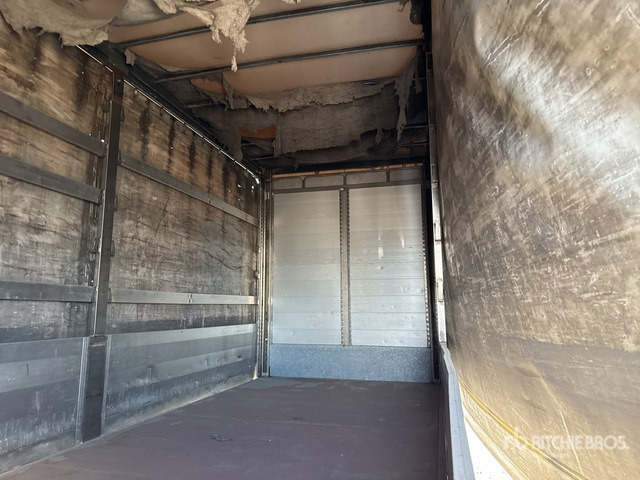 2004 Renault Midlum 4x2 Curtain Side Truck - Curtainsider truck: picture 5 2004 Renault Midlum 4x2 Curtain Side Truck - Curtainsider truck: picture 5