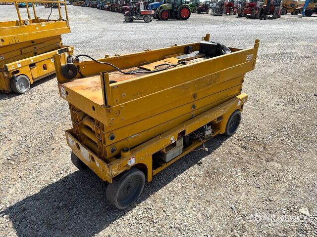 2006 Haulotte Compact 10N Electric (Inoperable) Scissor Lift - Scissor lift: picture 4 2006 Haulotte Compact 10N Electric (Inoperable) Scissor Lift - Scissor lift: picture 4