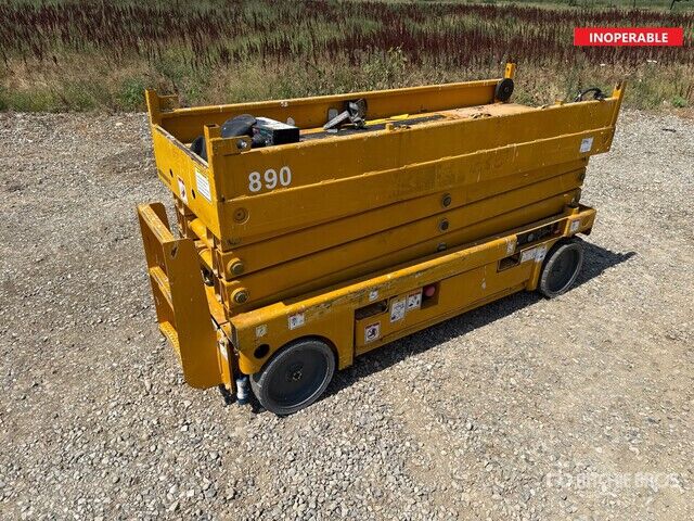 2006 Haulotte Compact 10N Electric (Inoperable) Scissor Lift - Scissor lift: picture 1 2006 Haulotte Compact 10N Electric (Inoperable) Scissor Lift - Scissor lift: picture 1