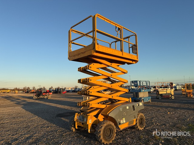 2007 Haulotte Compact 12RTE Electric Scissor Lift - Scissor lift: picture 2 2007 Haulotte Compact 12RTE Electric Scissor Lift - Scissor lift: picture 2
