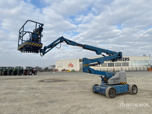 2007 JLG E450AJ Electric Articulating Boom Lift - Articulated boom: picture 2 2007 JLG E450AJ Electric Articulating Boom Lift - Articulated boom: picture 2