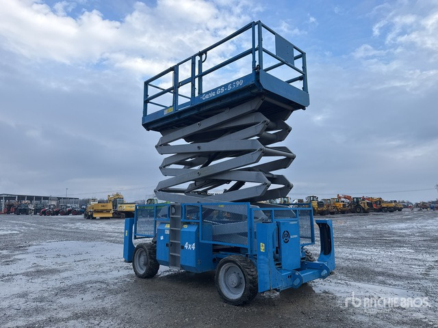 2008 Genie GS-5390RT Diesel Scissor Lift - Scissor lift: picture 3 2008 Genie GS-5390RT Diesel Scissor Lift - Scissor lift: picture 3