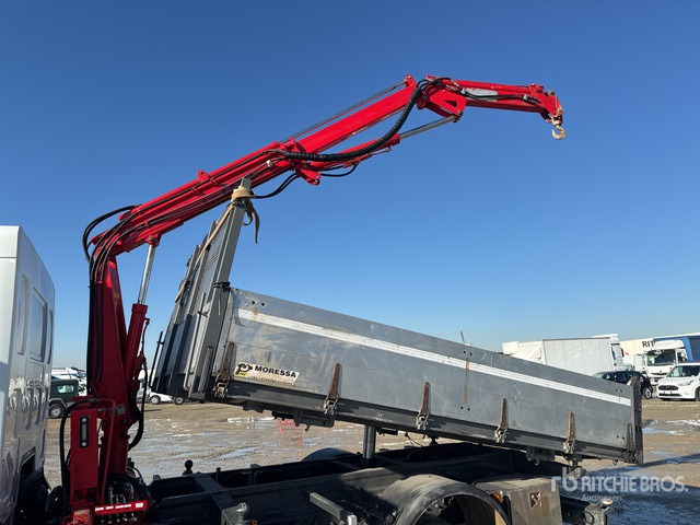 2010 Renault Midlum 220.08 1981 C.O.M.A. C330B on 4x2 Dump Truck with Crane - Tipper: picture 4 2010 Renault Midlum 220.08 1981 C.O.M.A. C330B on 4x2 Dump Truck with Crane - Tipper: picture 4