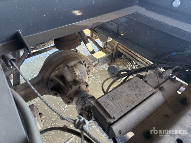 2010 Renault Midlum 220.08 1981 C.O.M.A. C330B on 4x2 Dump Truck with Crane - Tipper: picture 5 2010 Renault Midlum 220.08 1981 C.O.M.A. C330B on 4x2 Dump Truck with Crane - Tipper: picture 5