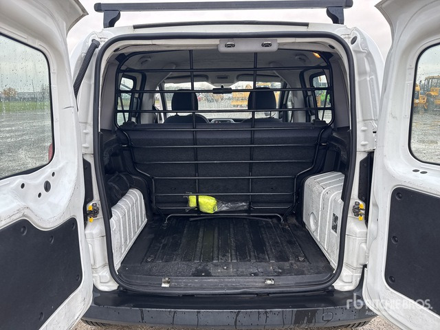 2011 Peugeot Bipper Van Truck - Box truck: picture 4 2011 Peugeot Bipper Van Truck - Box truck: picture 4