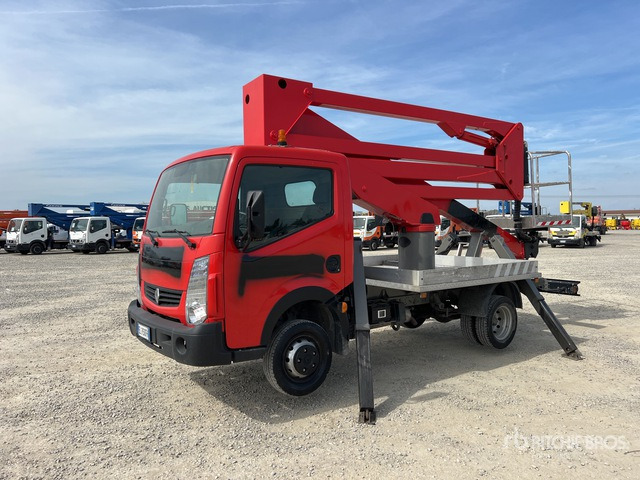 2011 Renault Maxity 2011 Socage DA320 20 m on Bucket Truck - Truck mounted aerial platform: picture 2 2011 Renault Maxity 2011 Socage DA320 20 m on Bucket Truck - Truck mounted aerial platform: picture 2