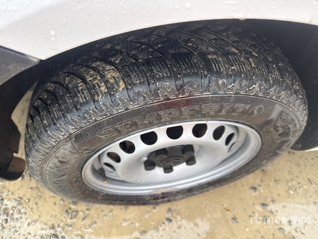 2011 Volkswagen Caddy CNG Van Truck - Box truck: picture 5 2011 Volkswagen Caddy CNG Van Truck - Box truck: picture 5