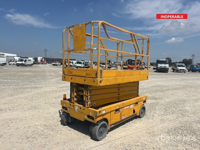2015 Haulotte Compact 12 Electric (Inoperable) Scissor Lift - Scissor lift: picture 1 2015 Haulotte Compact 12 Electric (Inoperable) Scissor Lift - Scissor lift: picture 1