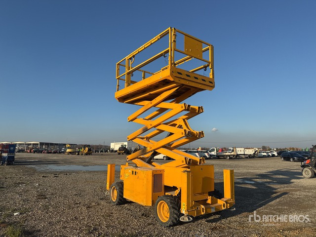 2016 Genie GS-3369RT Diesel Scissor Lift - Scissor lift: picture 4 2016 Genie GS-3369RT Diesel Scissor Lift - Scissor lift: picture 4