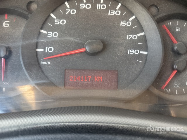 2017 Nissan NV400 Crew Cab Flatbed Truck - Dropside/ Flatbed truck: picture 2 2017 Nissan NV400 Crew Cab Flatbed Truck - Dropside/ Flatbed truck: picture 2