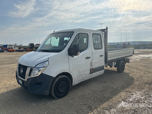 2017 Nissan NV400 Crew Cab Flatbed Truck - Dropside/ Flatbed truck: picture 1 2017 Nissan NV400 Crew Cab Flatbed Truck - Dropside/ Flatbed truck: picture 1