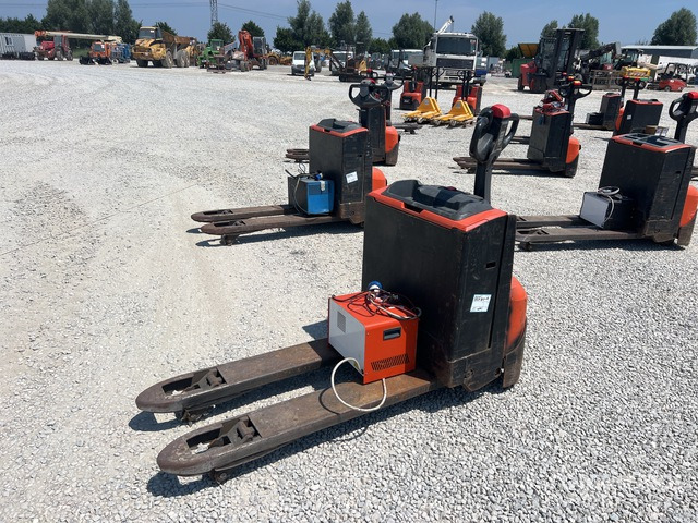 2019 Toyota LWE180 Electric Pallet Jack - Pallet truck: picture 2 2019 Toyota LWE180 Electric Pallet Jack - Pallet truck: picture 2