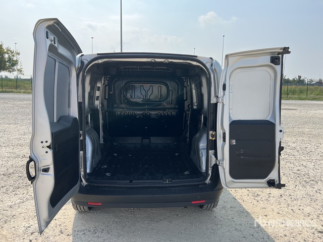 2021 Fiat Doblo CARGO CH1 LOUNGE 1.6 MJET 120CV ... Van Truck - Small van: picture 4 2021 Fiat Doblo CARGO CH1 LOUNGE 1.6 MJET 120CV ... Van Truck - Small van: picture 4