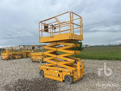 HAULOTTE COMPACT 10 Electric - Scissor lift: picture 3 HAULOTTE COMPACT 10 Electric - Scissor lift: picture 3