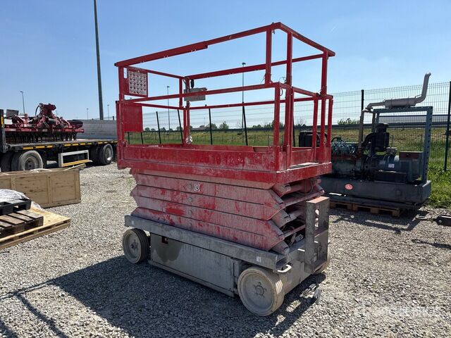 Skyjack Scissor Lift - Scissor lift: picture 1 Skyjack Scissor Lift - Scissor lift: picture 1