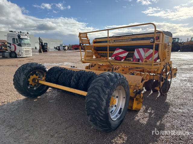 2011 Agrisem Gold 3 m Semi-Mount Dechaumeur A Dis ... Disc Harrow - Disc harrow: picture 3 2011 Agrisem Gold 3 m Semi-Mount Dechaumeur A Dis ... Disc Harrow - Disc harrow: picture 3