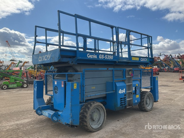 2007 Genie GS-5390 4x4 Diesel Scissor Lift - Scissor lift: picture 1 2007 Genie GS-5390 4x4 Diesel Scissor Lift - Scissor lift: picture 1