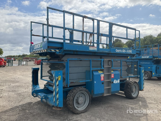 2008 Genie GS-5390 4x4 Diesel Scissor Lift - Scissor lift: picture 4 2008 Genie GS-5390 4x4 Diesel Scissor Lift - Scissor lift: picture 4