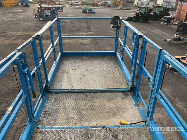 2010 Genie GS5390 4x4 Diesel Scissor Lift - Scissor lift: picture 5 2010 Genie GS5390 4x4 Diesel Scissor Lift - Scissor lift: picture 5