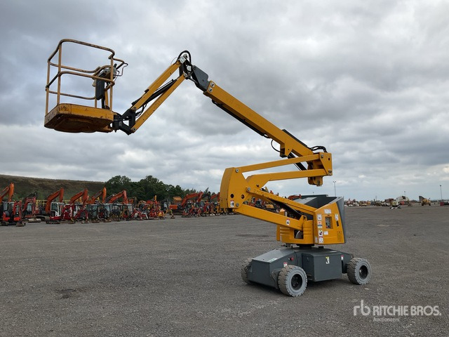 2013 Haulotte HA15IP 2WD Electric Articulating Boom Lift - Articulated boom: picture 1 2013 Haulotte HA15IP 2WD Electric Articulating Boom Lift - Articulated boom: picture 1