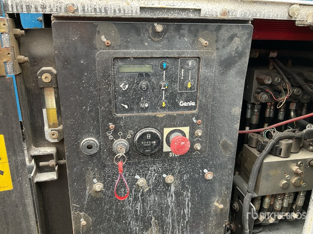 2014 Genie GS2669RT 4x4 Diesel Scissor Lift - Scissor lift: picture 5 2014 Genie GS2669RT 4x4 Diesel Scissor Lift - Scissor lift: picture 5