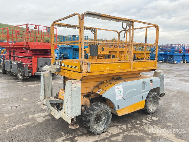 2014 Haulotte Compact 10DX 4x4 Diesel Scissor Lift - Scissor lift: picture 2 2014 Haulotte Compact 10DX 4x4 Diesel Scissor Lift - Scissor lift: picture 2