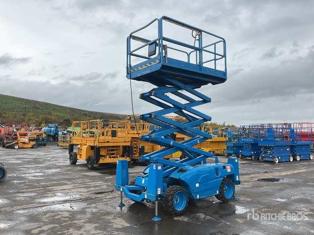 2014 Haulotte Compact 12DX 4x4 Diesel Scissor Lift - Scissor lift: picture 2 2014 Haulotte Compact 12DX 4x4 Diesel Scissor Lift - Scissor lift: picture 2