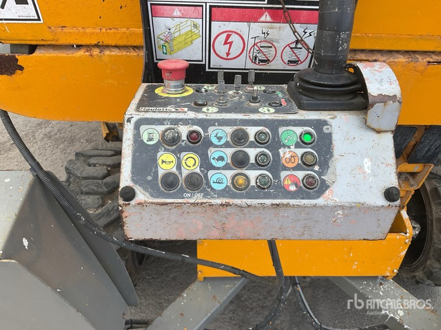 2014 Haulotte Compact 12DX 4x4 Diesel Scissor Lift - Scissor lift: picture 5 2014 Haulotte Compact 12DX 4x4 Diesel Scissor Lift - Scissor lift: picture 5
