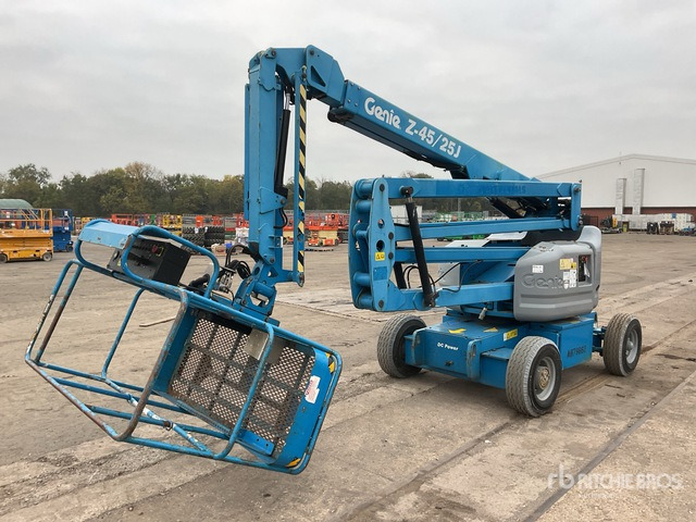 2015 Genie Z45/25J 2015 Genie Z45/25 Articulating Boom Lift Articulating Boom Lift - Articulated boom: picture 2 2015 Genie Z45/25J 2015 Genie Z45/25 Articulating Boom Lift Articulating Boom Lift - Articulated boom: picture 2