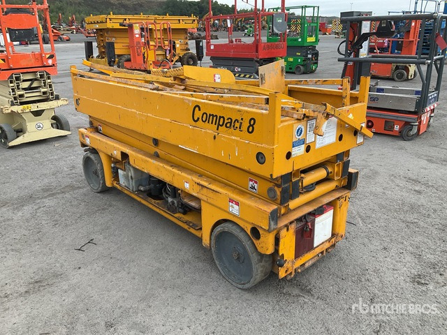 2015 Haulotte Compact 8 Electric (Inoperable) Scissor Lift - Scissor lift: picture 3 2015 Haulotte Compact 8 Electric (Inoperable) Scissor Lift - Scissor lift: picture 3