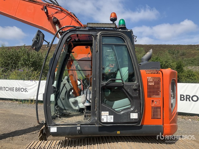2017 Hitachi ZX135US-6 Tracked Excavator - Crawler excavator: picture 5 2017 Hitachi ZX135US-6 Tracked Excavator - Crawler excavator: picture 5