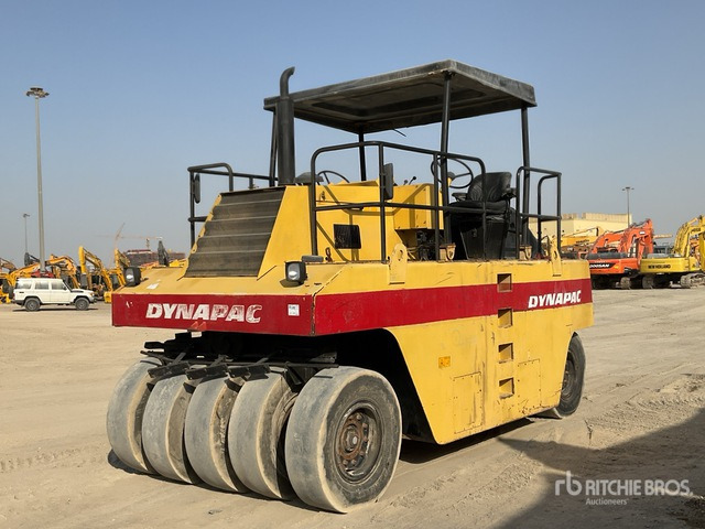 2002 Dynapac CP 271 9 Wheel Pneumatic Roller - Pneumatic roller: picture 1 2002 Dynapac CP 271 9 Wheel Pneumatic Roller - Pneumatic roller: picture 1