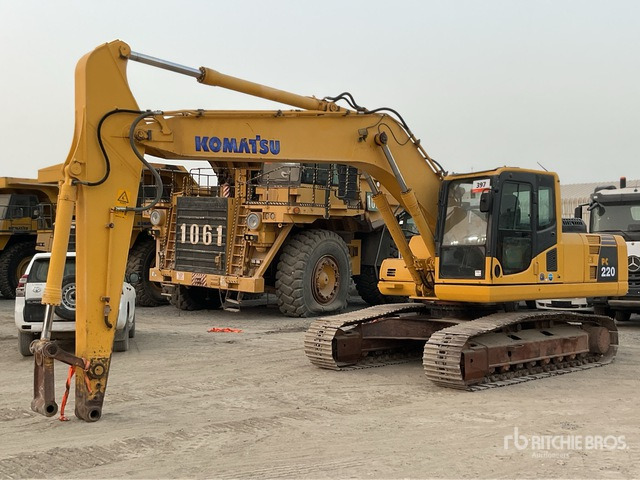 2010 Komatsu PC220-8N1 - Crawler excavator: picture 3 2010 Komatsu PC220-8N1 - Crawler excavator: picture 3