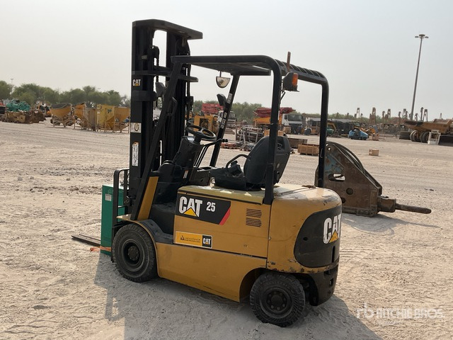 2014 Cat EP25K-PAC 2.5 ton Electric Forklift - Electric forklift: picture 3 2014 Cat EP25K-PAC 2.5 ton Electric Forklift - Electric forklift: picture 3
