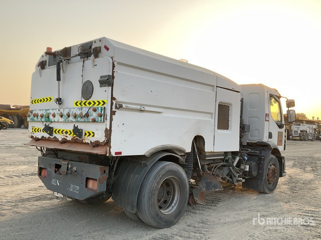2016 Renault D18 Elgin on Sweeper Truck - Road sweeper: picture 4 2016 Renault D18 Elgin on Sweeper Truck - Road sweeper: picture 4