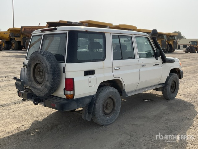 2018 Toyota Land Cruiser 76L 4x4 SUV - SUV: picture 4 2018 Toyota Land Cruiser 76L 4x4 SUV - SUV: picture 4