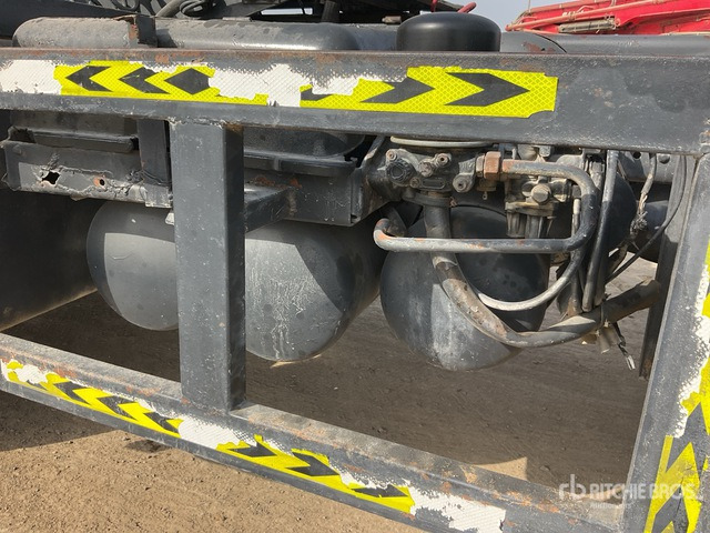 2002 Mercedes-Benz Actros 3348 6x4 T/A Sleeper Truck Tractor - Tractor unit: picture 5 2002 Mercedes-Benz Actros 3348 6x4 T/A Sleeper Truck Tractor - Tractor unit: picture 5