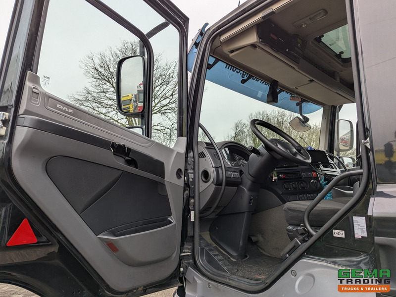 Interior photo 1: Refrigerator truck DAF FAN CF280 6x2/4 DayCab Euro6 - Koel-VriesBak 7.9m + Carrier Supra 1150MT + Laadklep 2000kg - 10/2025APK