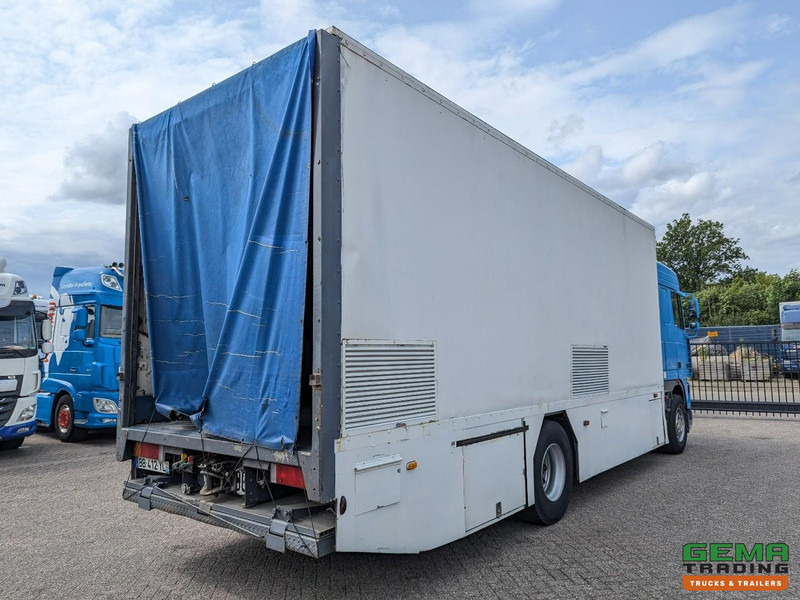 DAF XF95.430 4x2 Spacecab Euro2 - Retarder - Geslotenbak 7.7m - Handgeschakeld - Vangmuil - Box truck: picture 3 DAF XF95.430 4x2 Spacecab Euro2 - Retarder - Geslotenbak 7.7m - Handgeschakeld - Vangmuil - Box truck: picture 3
