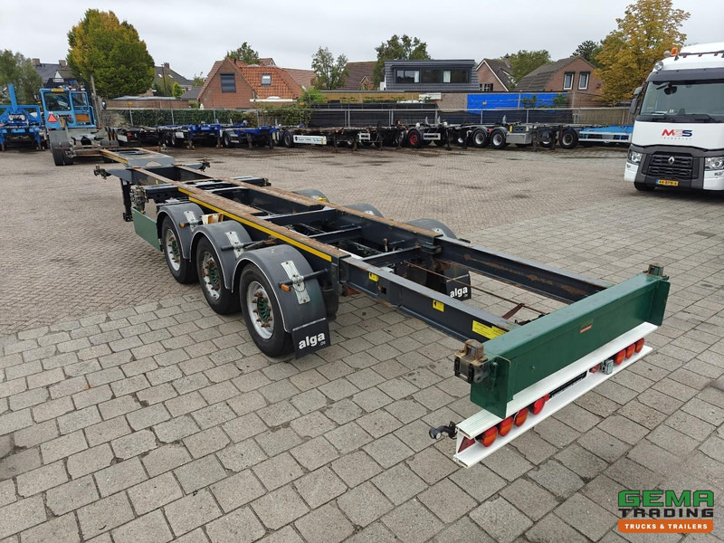 M&V Euro 802 Renders MULTI 3-Assen SAF - Schijfremmen - LiftAs - Midden/Achterschuiver - Alle Aansluitingen - QuickLock - Container transporter/ Swap body semi-trailer: picture 4 M&V Euro 802 Renders MULTI 3-Assen SAF - Schijfremmen - LiftAs - Midden/Achterschuiver - Alle Aansluitingen - QuickLock - Container transporter/ Swap body semi-trailer: picture 4